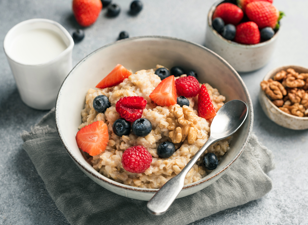 Oatmeal with Berries and Nuts