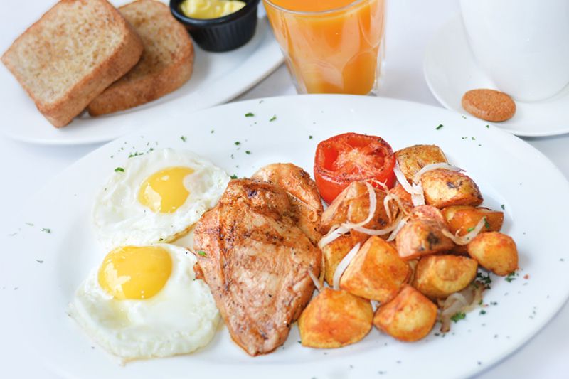 GRILLED CHICKEN & EGGS